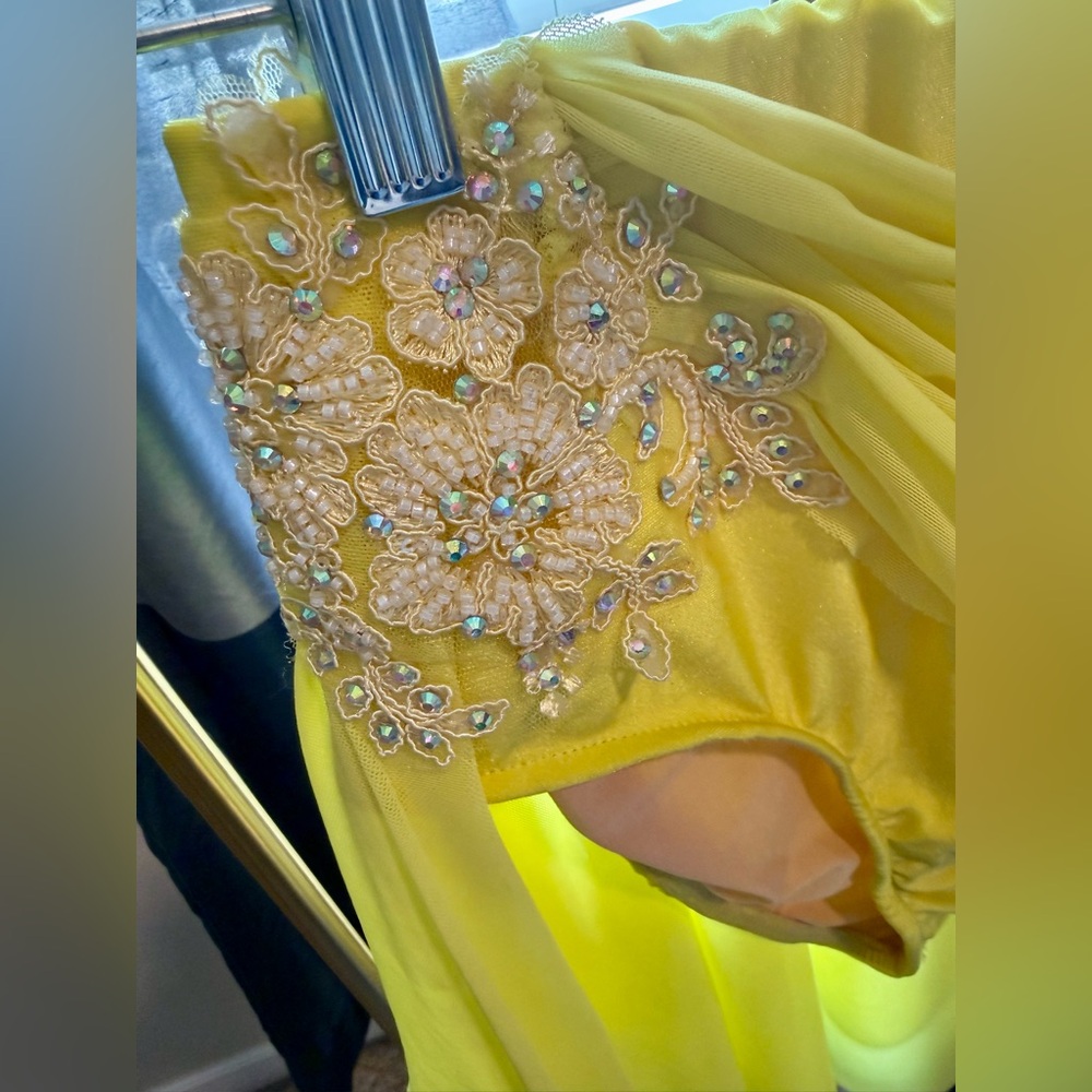Glamour Dance 2 Piece Yellow Adult Medium Lyrical/Jazz Costume w Hair Piece - Picture 4 of 10
